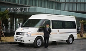 Thuê xe limousine đi sân bay Nội Bài